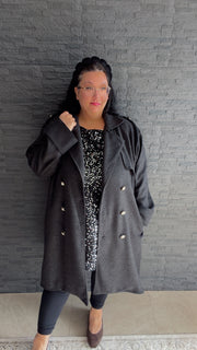 LINDSAY eleganter Curvy Mantel mit Perlenknöpfen und Bindegürtel, große Größen 54–58 – Produktbild 12