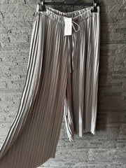 Pleated pants (46/56)
