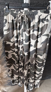 Curvy Musselinhose Camouflage 48/56
