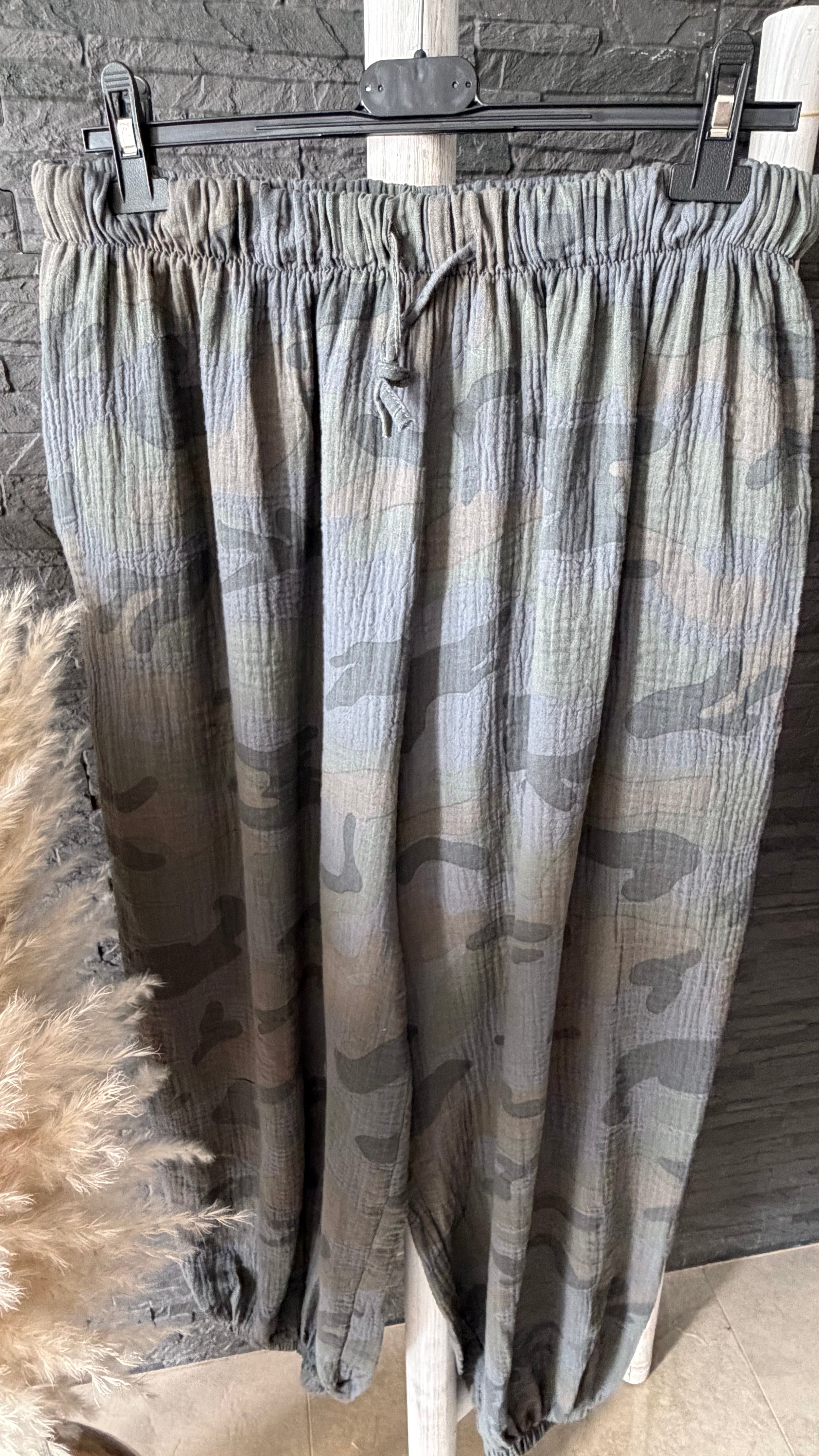 Curvy Musselinhose Camouflage 48/56