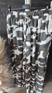 Curvy Musselinhose Camouflage 48/56