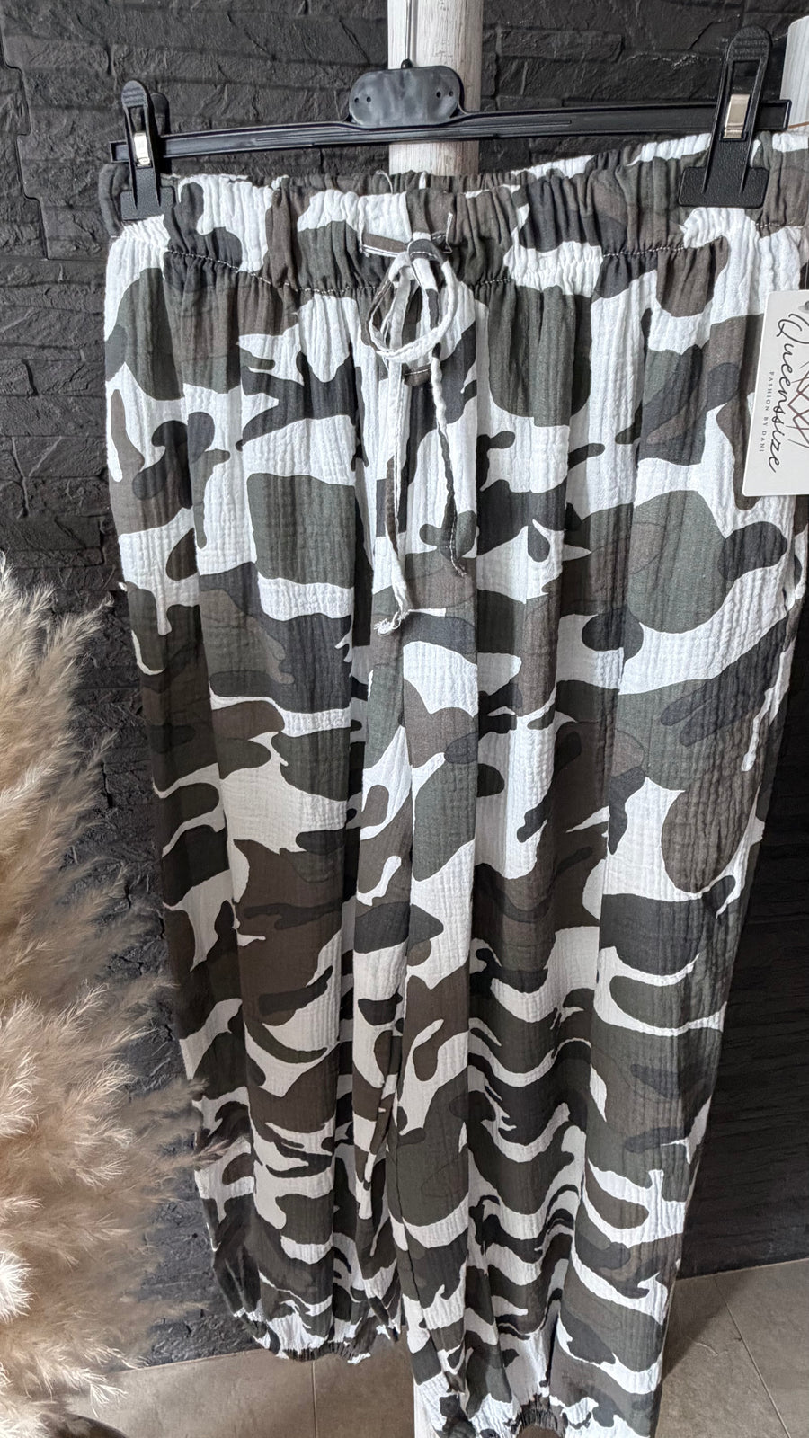 Curvy Musselinhose Camouflage 48/56
