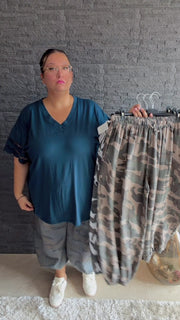 Curvy Musselinhose Camouflage 48/56